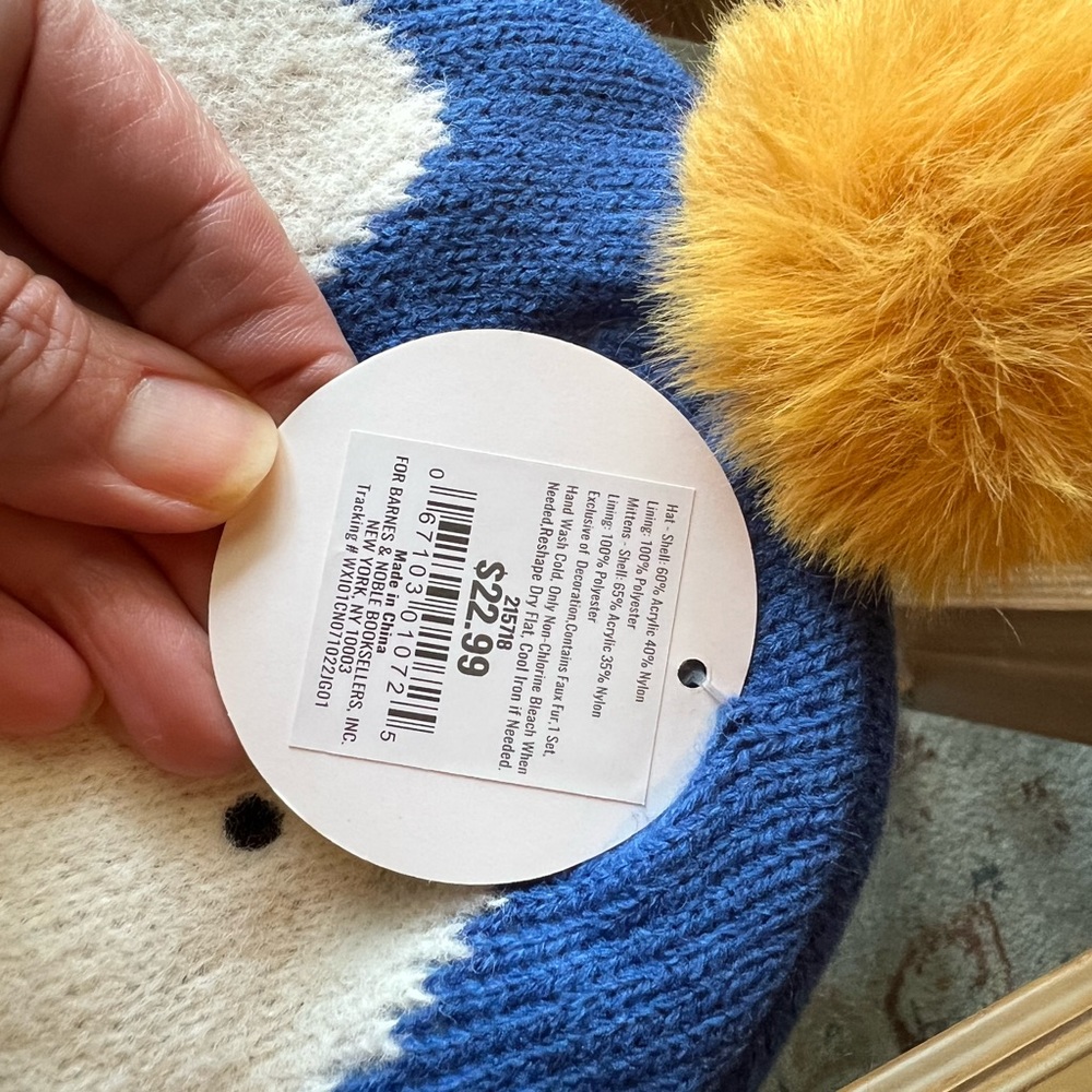 Brand new kids hat & glove set - Picture 3 of 4